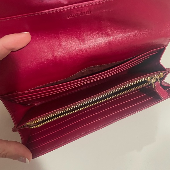 Miu Miu crocodile embossed Wallet in Peonia Fuschia - Picture 3 of 16
